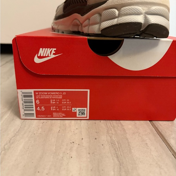 Nike Zoom Vomero 5
Light Bone Ironstone (Women's) - Picture 2 of 10